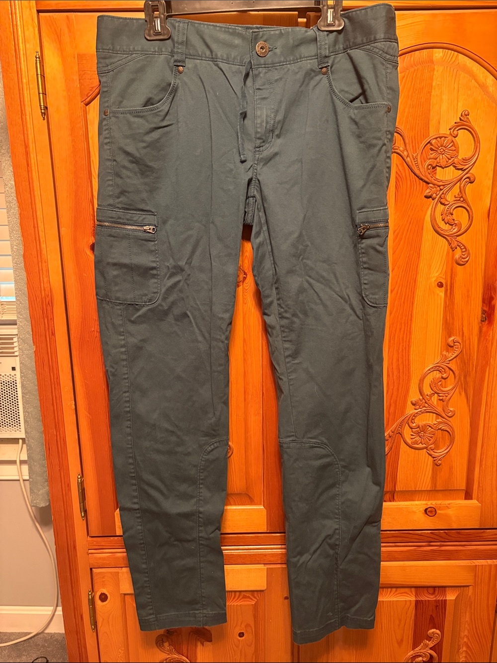 Athleta woman’s  Cargo Pants in Dark Teal